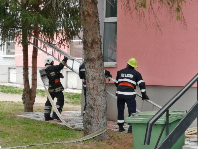 Проиграха план за евакуация при пожар в училището в Приморско (СНИМКИ)