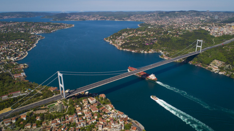 Украйна е поискала от Турция да затвори Босфора и Дарданелите за руски кораби