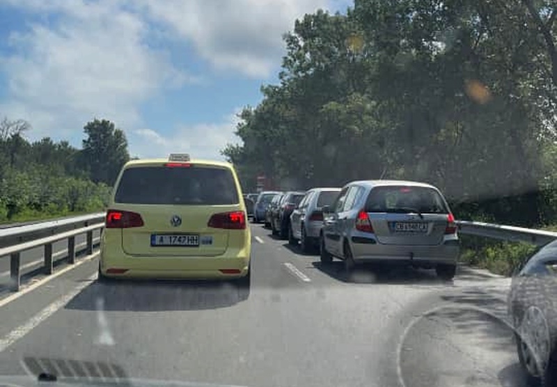 Пътят от Сарафово до Поморие е блокиран, проверяват всеки автомобил