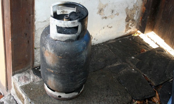Взрив на газова бутилка в Добрич, пострада мъж