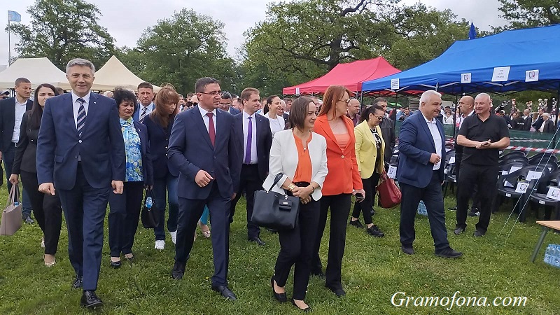 Хиляди посрещнаха Мустафа Карадайъ в Руен