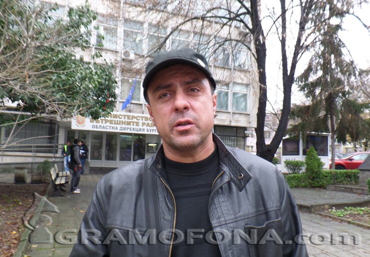 Николай Димитров чака година и 7 месеца да повдигнат обвинение на жена, която го е обрала