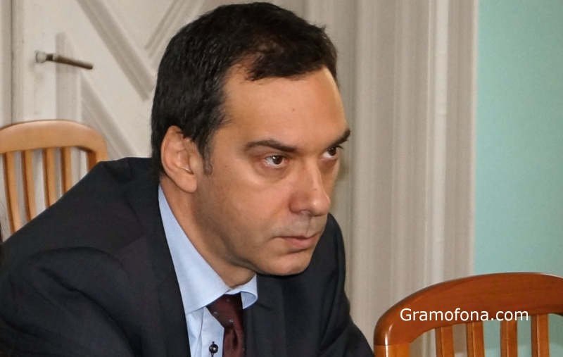 Димитър Николов разкритикува остро общинския превозвач Бургасбус