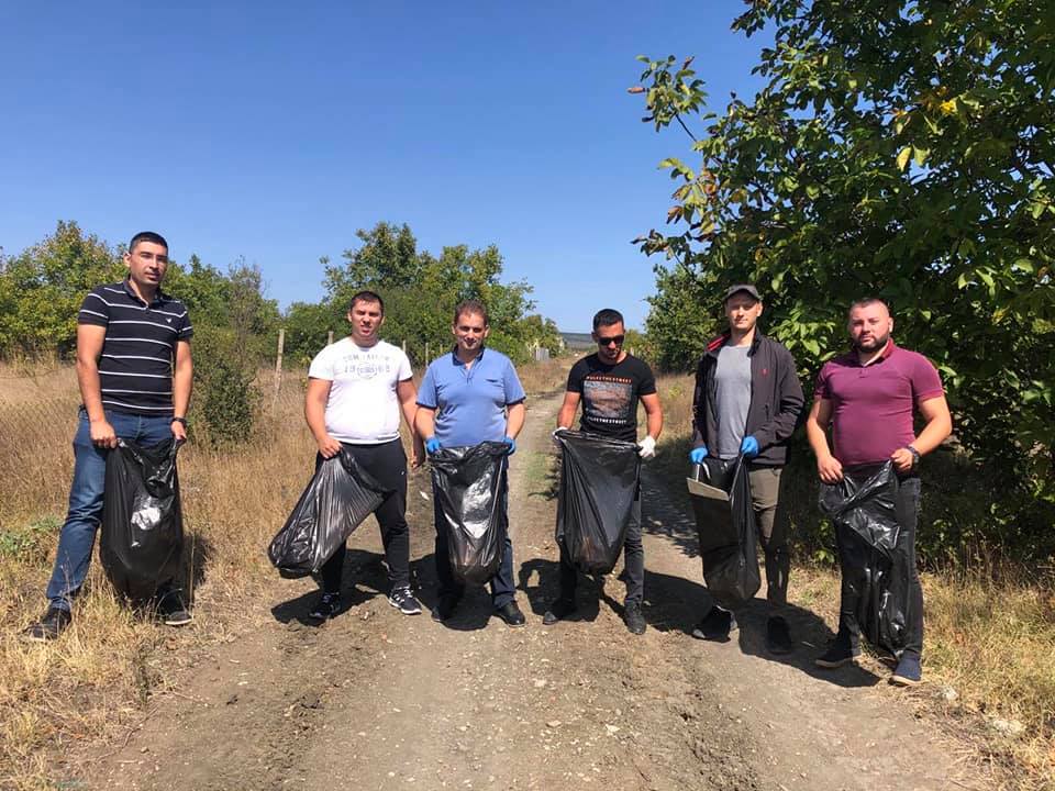 Депутат заедно с младежи от ДПС-Бургас дадоха пример за опазване на природата