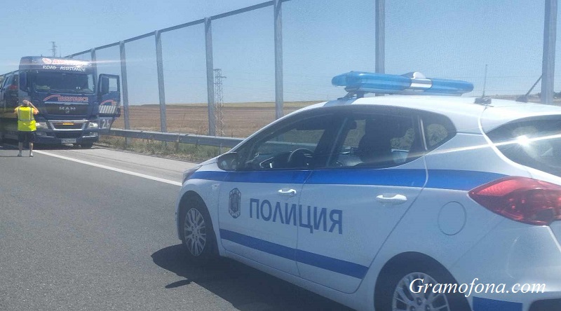 Катастрофа между два камиона затрудни движението по АМ "Тракия" край Пловдив 