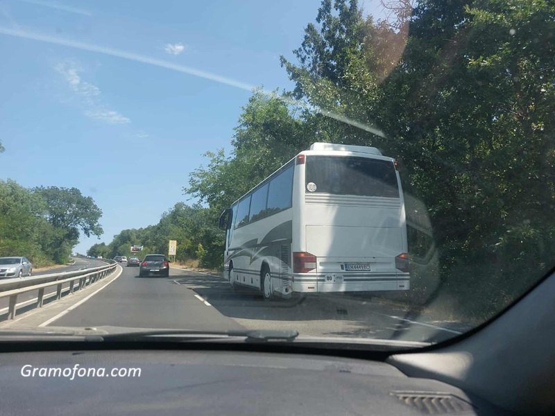 Автобус закъса по пътя Бургас-Созопол