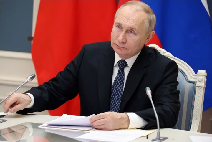 Путин изненадващо посети териториите в Херсонска и Луганска област