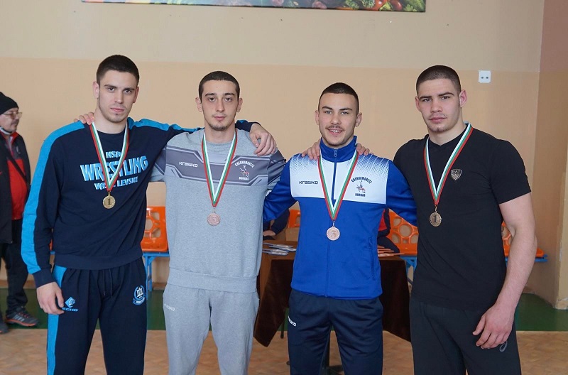 Злато и бронз за младите борци на Черноморец