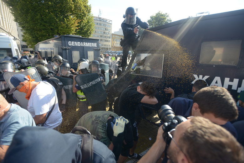 СДВР: Полицаите ще използват физическа сила, ако напрежението в София ескалира