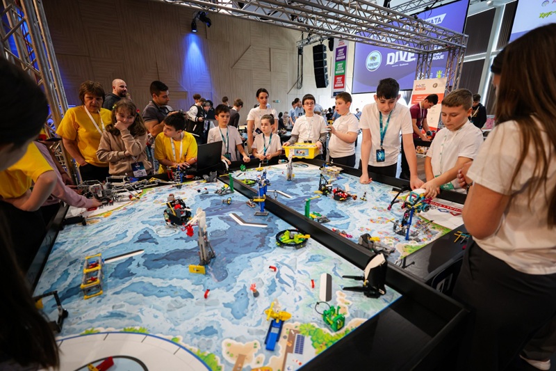 Фестивалът на LEGO роботиката в Бургас събира над 800 участници този уикенд