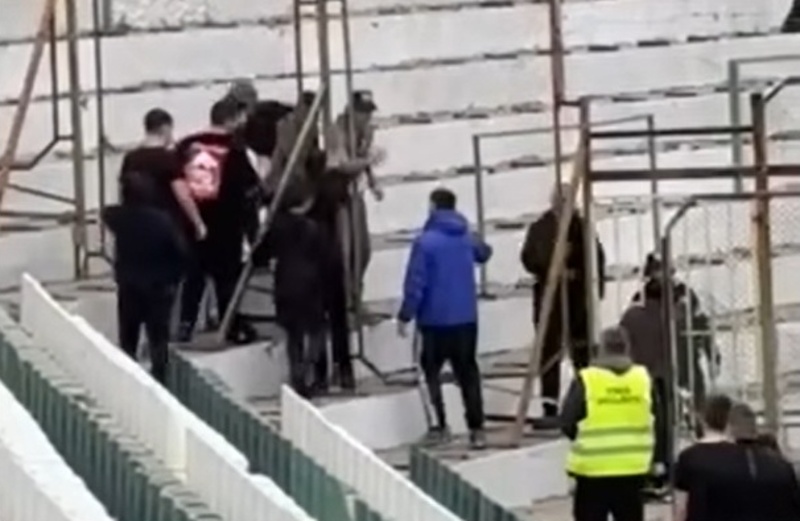 Рядък жест: фенове в Сандански аплодираха агитката на Черноморец