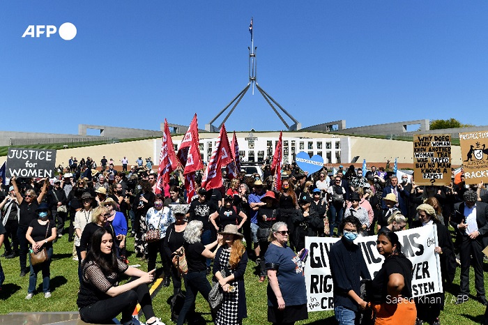Секс скандал в Австралия: Депутати си канели проститутки в парламента, служители снимали порно
