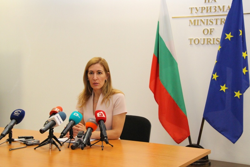 Ангелкова: Ситуацията в туризма е изключително тежка, ключово е да спасим сезон 2020