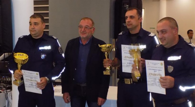 Двама претенденти си поделиха първото място за Пътен полицай на годината