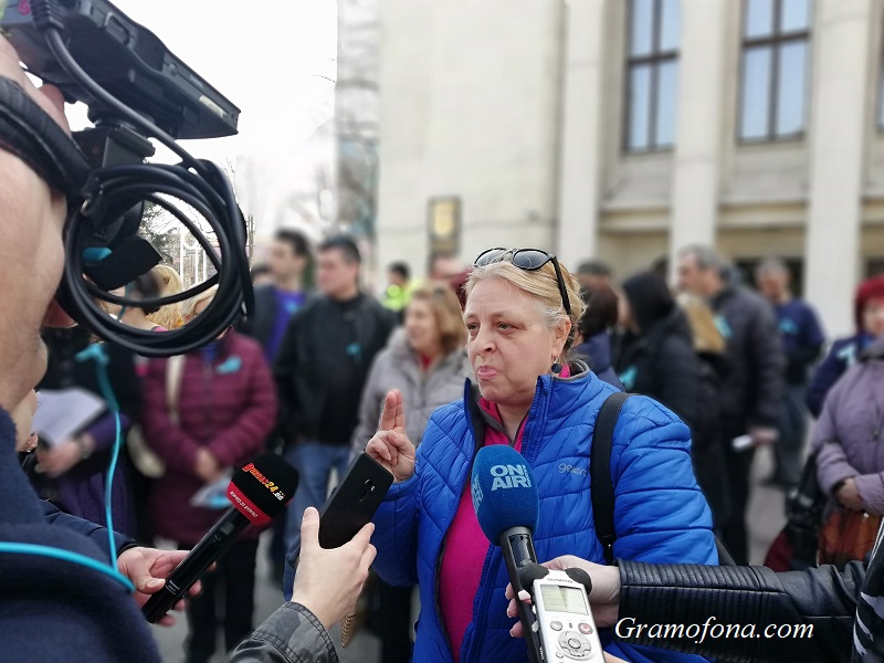 Медицинските сестри протестират, а синдикатите им обърнаха гръб