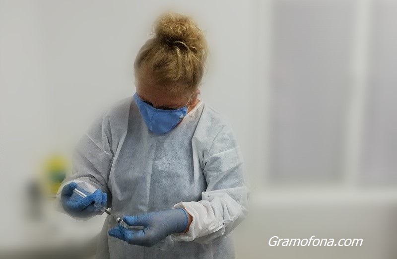 Бургас отново поиска повече ваксини срещу ковид, до дни разкриват още легла в болниците