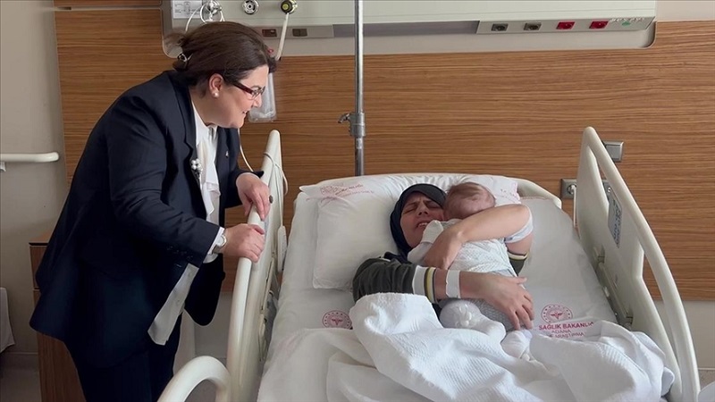 Оцеляло по чудо при земетресенията в Турция бебе, бе събрано с майка му след 54 дни раздяла