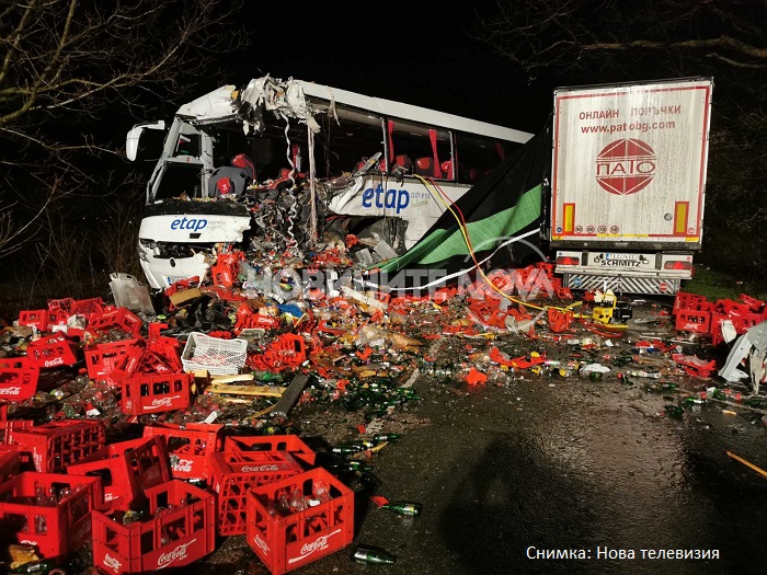 Трима загинаха при тежка катастрофа на пътя София - Варна