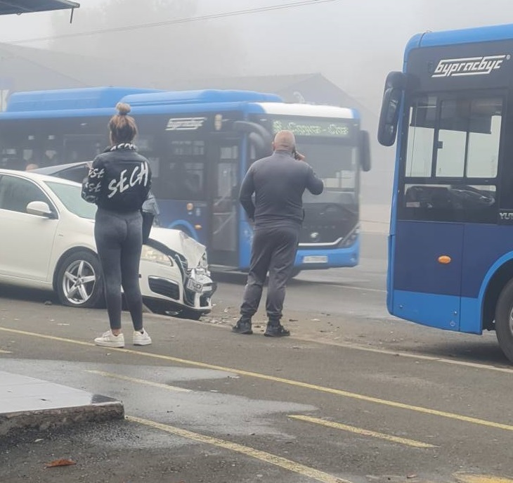 На водач на автобус му прилоша, докато шофира в Меден рудник