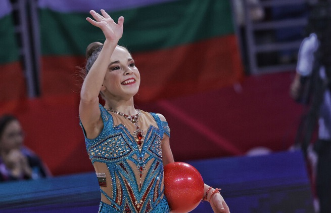 Стилияна Николова със златен и сребърен медал на Световната купа в София