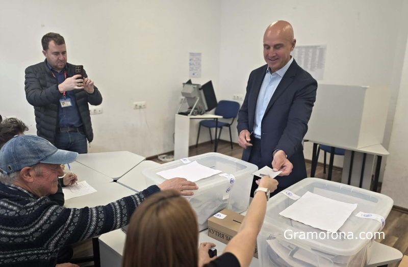 Димитър Найденов: Гласувам да спре корупционният модел, който е превзел България