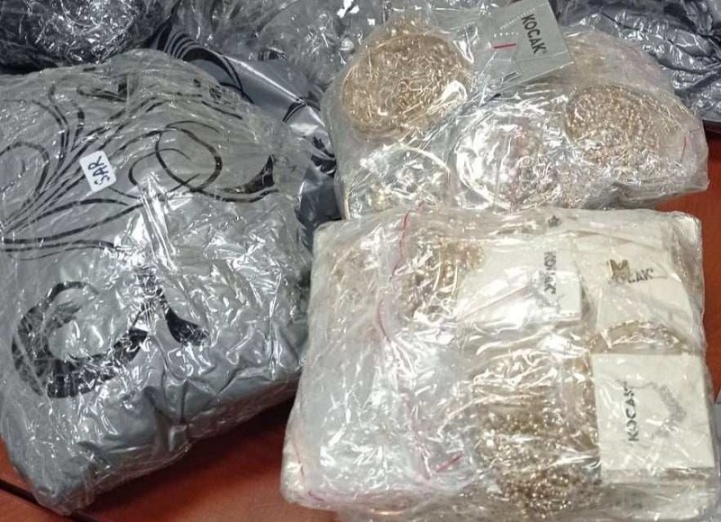 Митничари задържаха над 11.5 кг контрабандни сребърни и златни накити на МП Малко Търново
