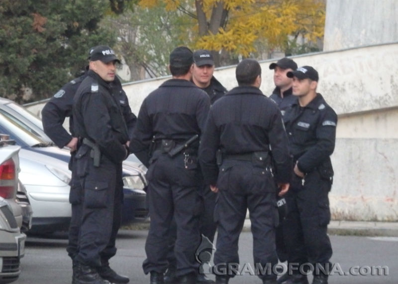 Над 150 бургаски полицаи тръгват за протеста в София