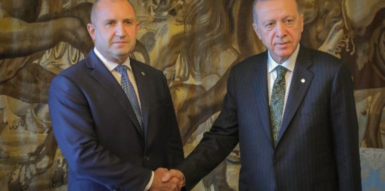 Ердоган обеща на Радев: Турция ще усили охраната на границата с България