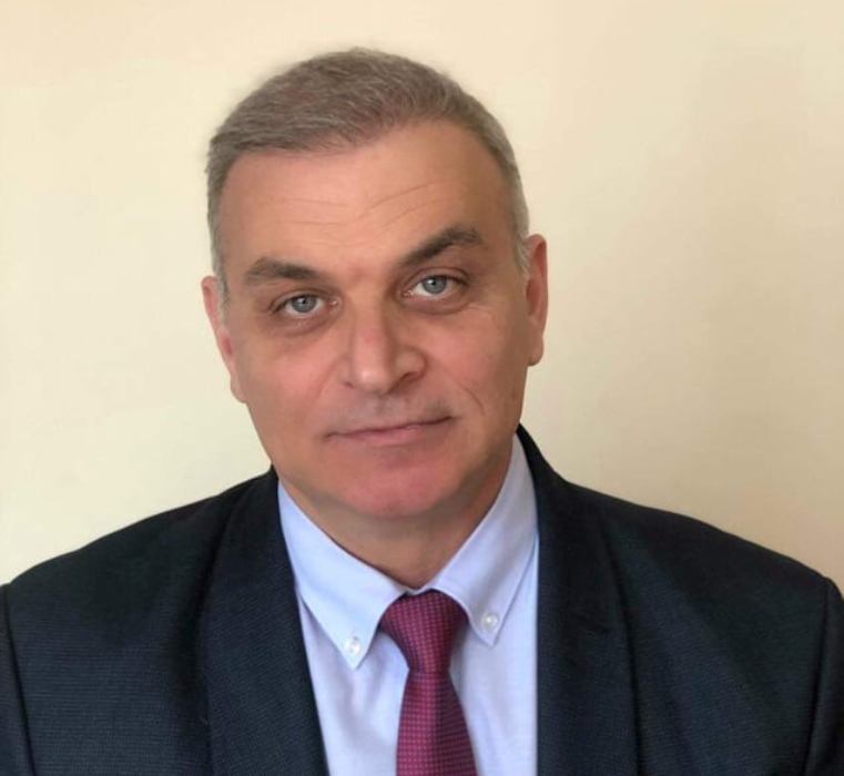Музикална вратовръзка засрами бургаски адвокат по време на дело