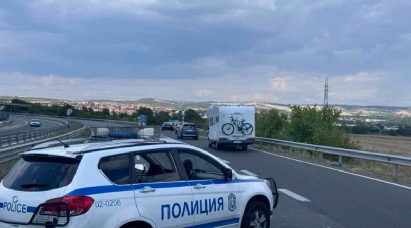В тапата на АМ Тракия: Полицаи превърнаха патрулката в линейка и спасиха човешки живот