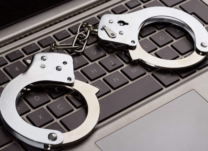 Бургаски полицаи задържаха опасен хакер