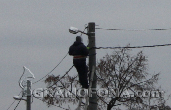 Пожар в подстанция „Славейков“ е причината половин Бургас да е без ток