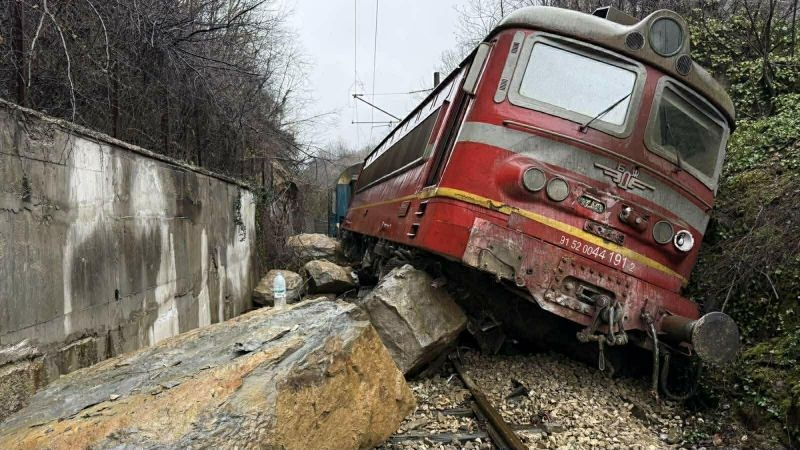 Дерайлира бързият влак Русе - Пловдив, трима пътници пострадаха леко