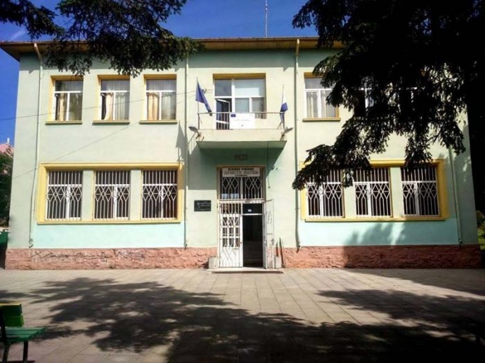 Училището в Сарафово отесня, търси се помещение за ресурсен кабинет и учителска стая