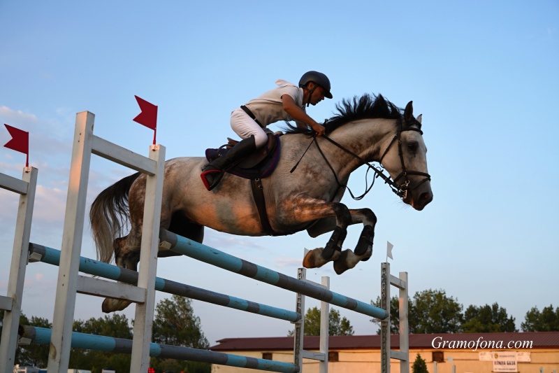 Осемдесет жокеи и над 130 коня ще се състезават в Бургас