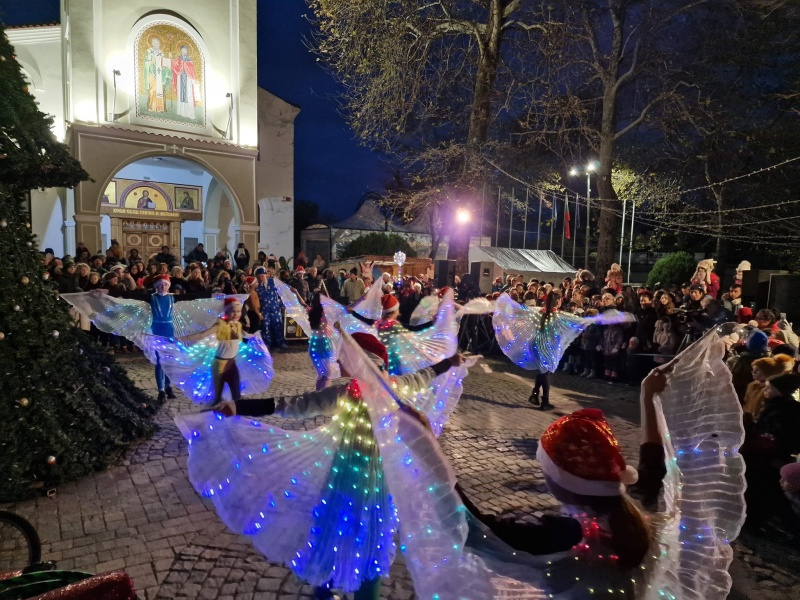 Созопол и Поморие грейнаха в коледна светлина