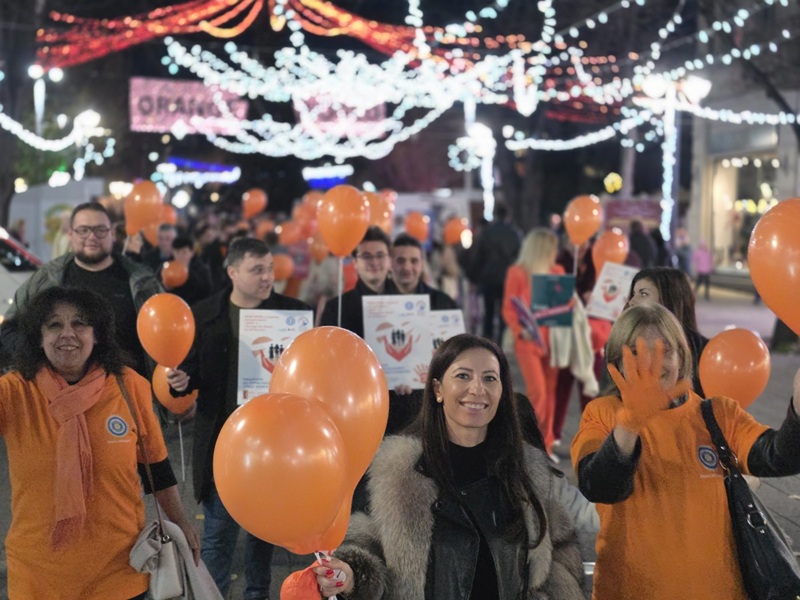 И Бургас се оцвети в оранжево