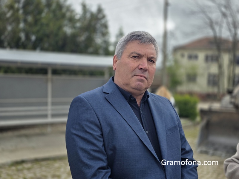 Кметът на Атия отново поиска кръгово на кръстовището до базата на ВМС