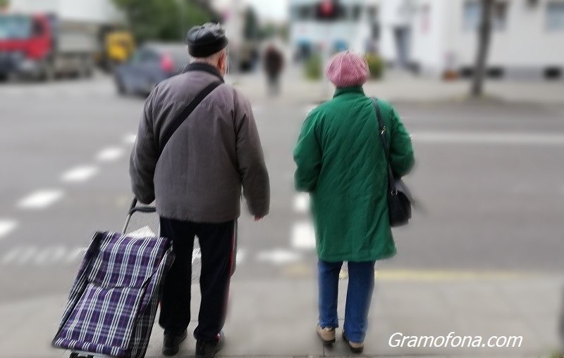Малкотърновският кмет прогнозира конфликти между пенсионери и работещи заради часа на пазаруване