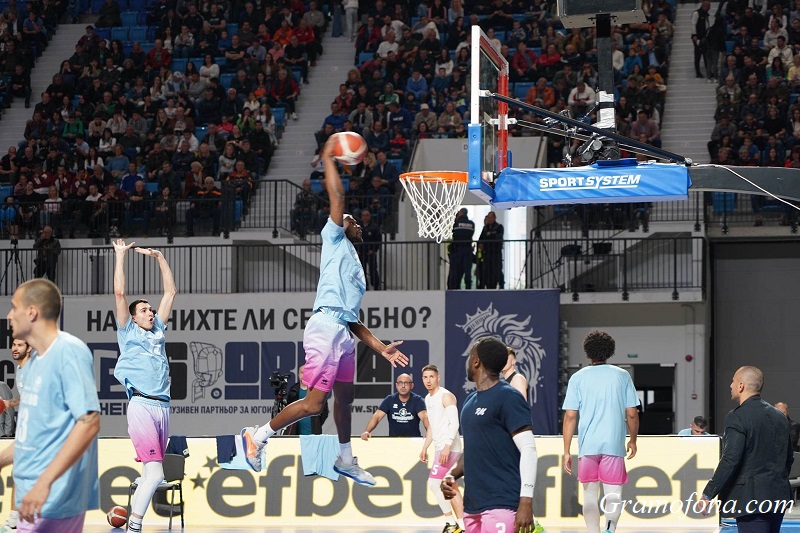 Баскетболистите на „Черноморец” си взеха късметлийските кошове в Арена Бургас