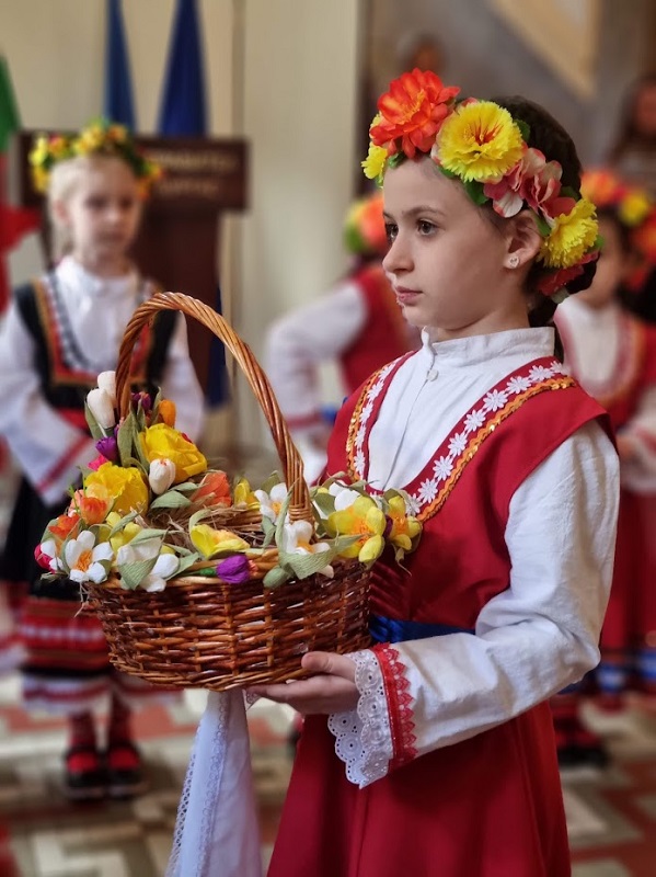 Лазарки наричаха за здраве в Областна администрация Бургас