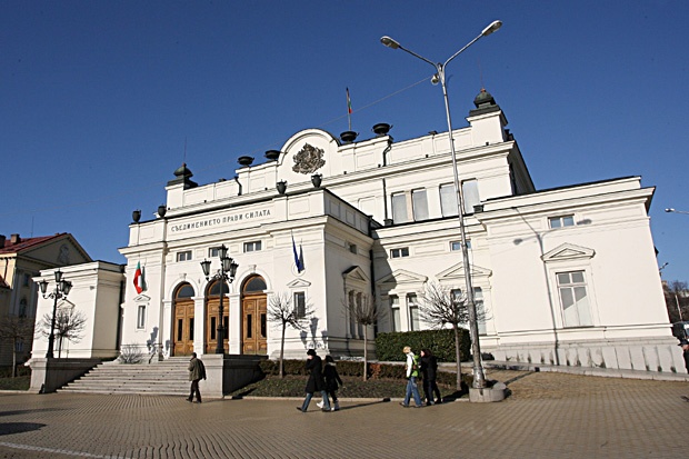 14 от Бургас стягат куфарите за новия парламент, вижте ги