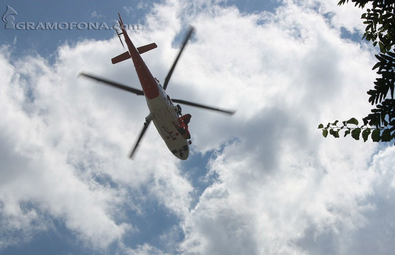 Хеликоптер падна в морето насред джетски състезание