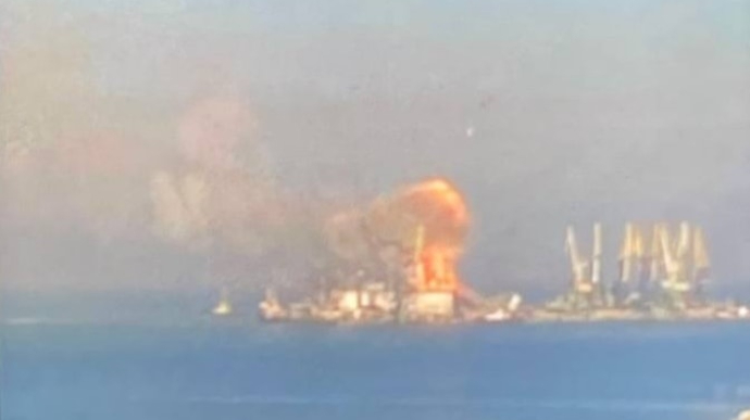 Украинските военни унищожиха руски десантен кораб 