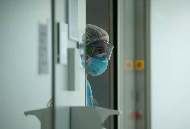 Неваксинираните медици в Италия се връщат на работа от днес