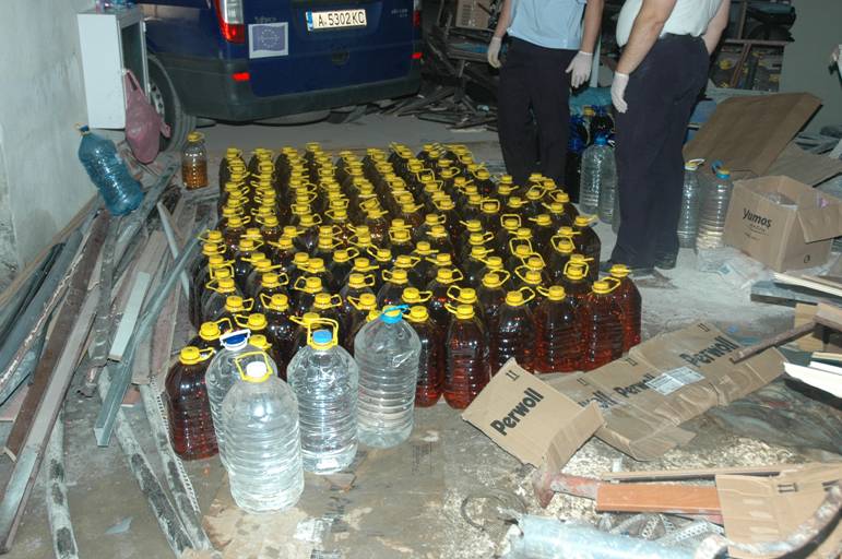 Разбиха цех за фалшив алкохол в луксозен апарт-комплекс