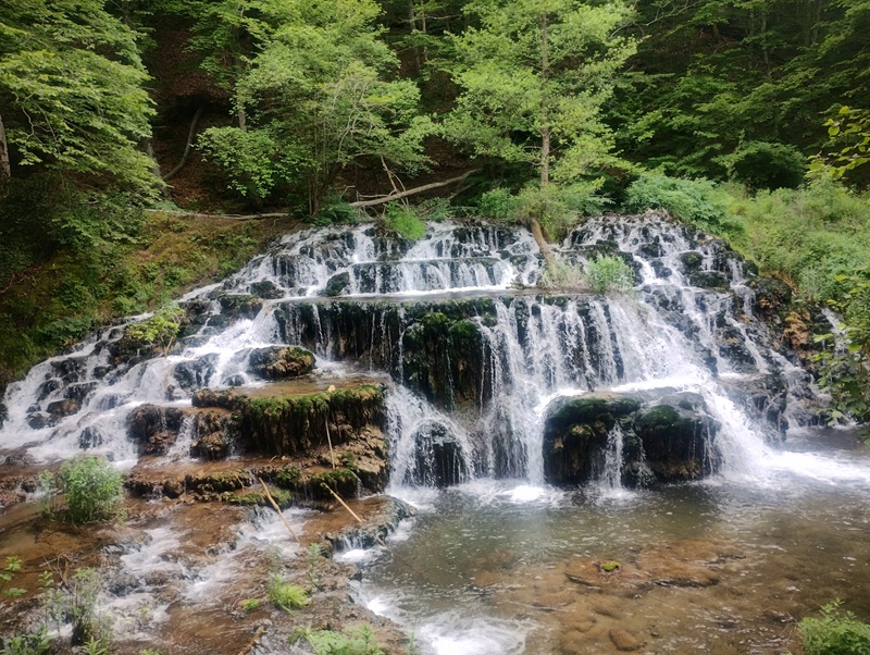 Горещи страсти около водопад Докузак