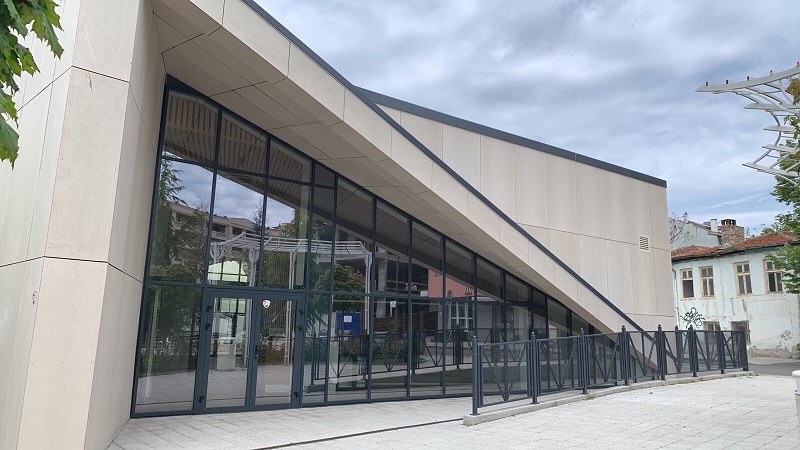 Най-модерната в Бургас скуош и тенис зона Арена Приморец  отвори врати 