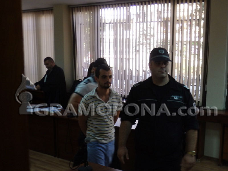 Обвиненият за банковия обир в Айтос се прибира у дома