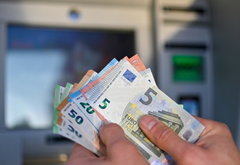 В Слънчев бряг е изтеглено първото евро в България